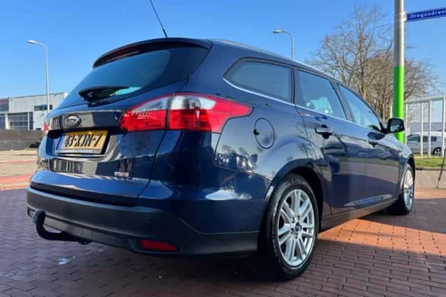 Ford Focus (2012) thumbnail 3