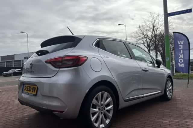 Renault Clio (2021) thumbnail 5
