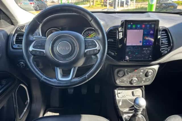 Jeep Compass (2018) thumbnail 2