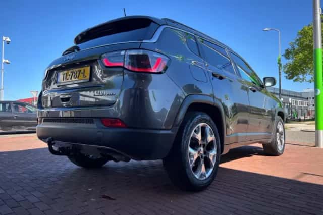 Jeep Compass (2018) thumbnail 3