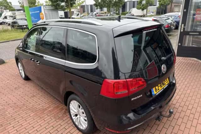 Volkswagen Sharan (2011) thumbnail 3