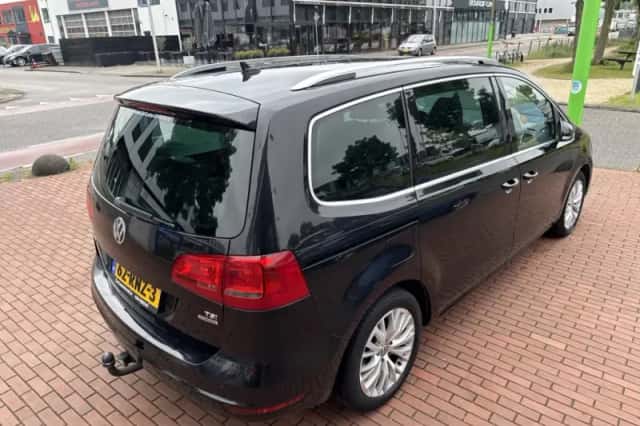 Volkswagen Sharan (2011) thumbnail 4