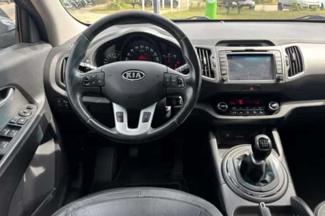 Kia Sportage (2011) thumbnail 2