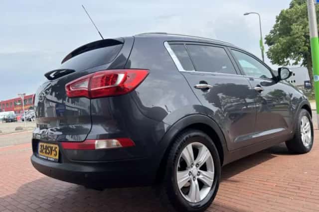 Kia Sportage (2011) thumbnail 3