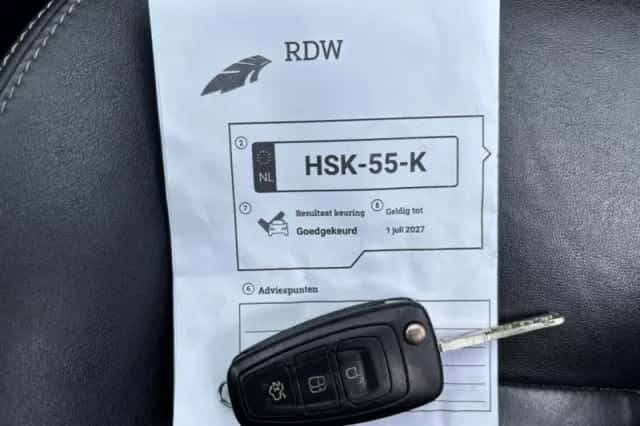 Ford S-Max (2012) thumbnail 2
