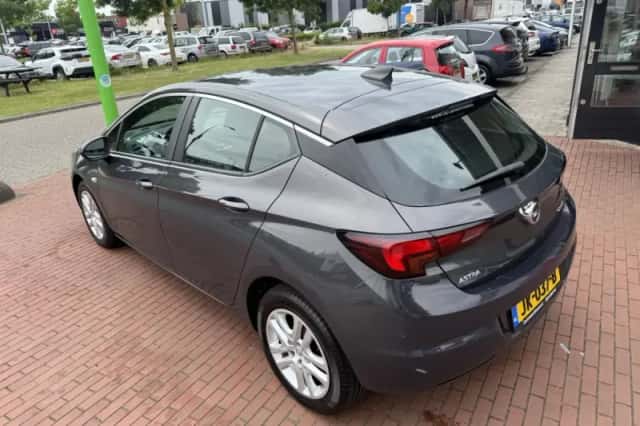 Opel Astra (2016) thumbnail 4