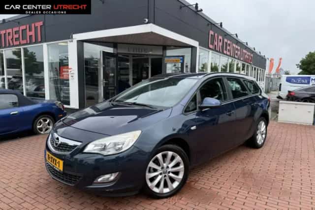 Opel Astra (2012) thumbnail 1