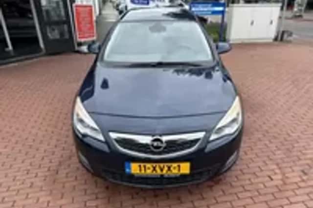 Opel Astra (2012) thumbnail 3