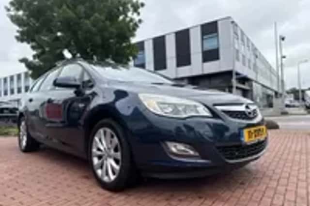 Opel Astra (2012) thumbnail 4