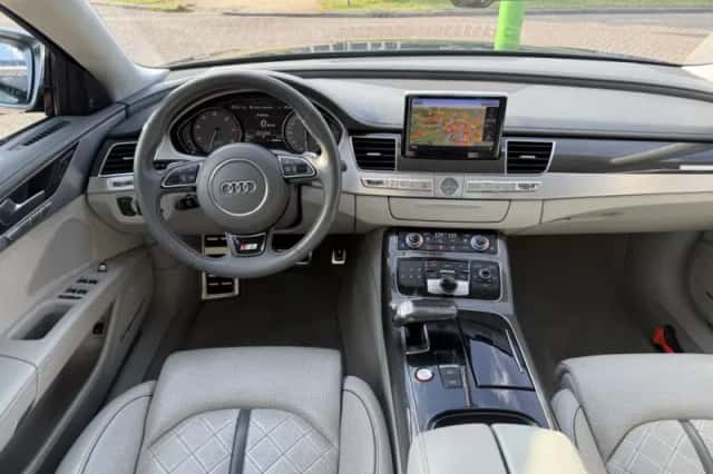Audi S8 (2013) thumbnail 2