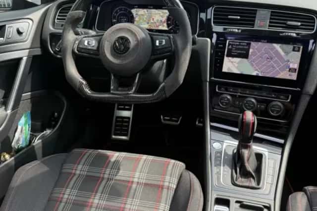 Volkswagen Golf (2019) thumbnail 2