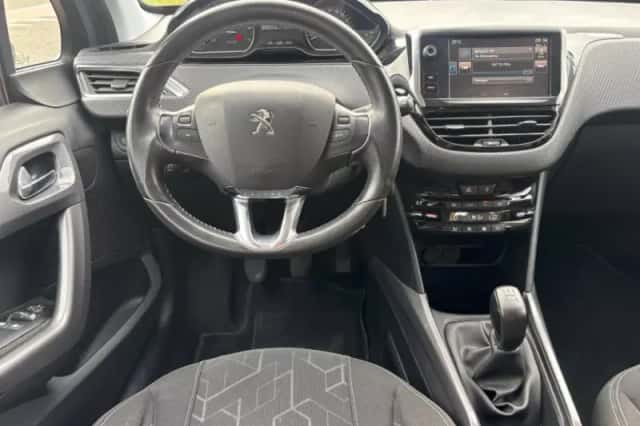 Peugeot 2008 (2016) thumbnail 5