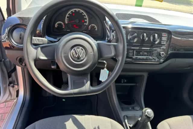 Volkswagen Up! (2016) thumbnail 2
