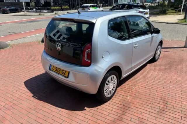 Volkswagen Up! (2016) thumbnail 4
