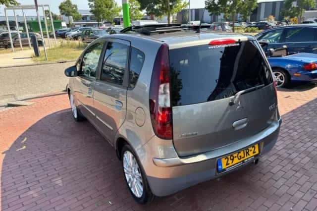 Mitsubishi Colt (2008) thumbnail 3