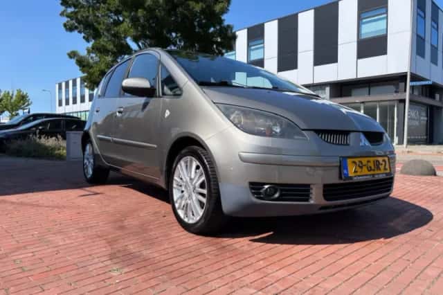 Mitsubishi Colt (2008) thumbnail 5