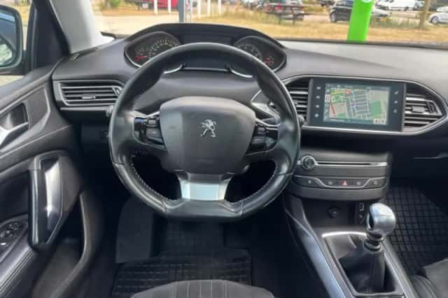 Peugeot 308 (2014) thumbnail 2
