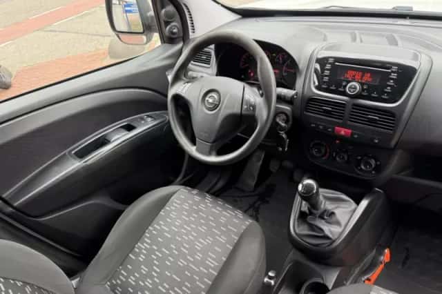 Opel Combo (2018) thumbnail 2