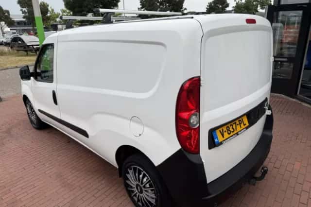 Opel Combo (2018) thumbnail 3
