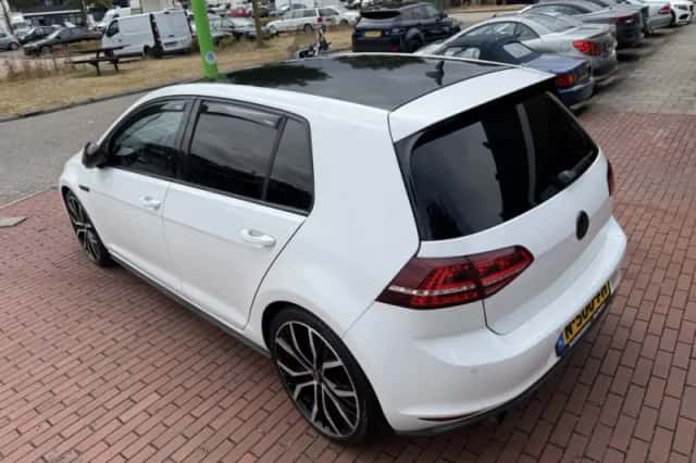 Volkswagen Golf (2013) thumbnail 3
