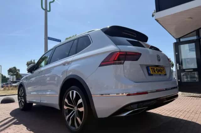 Volkswagen Tiguan (2018) thumbnail 3