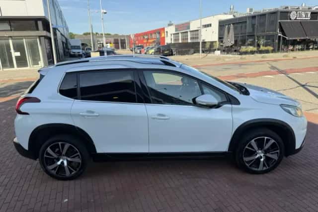 Peugeot 2008 (2017) thumbnail 6