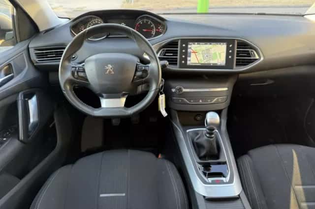Peugeot 308 (2014) thumbnail 4