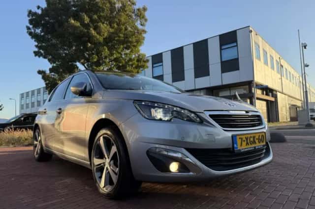 Peugeot 308 (2014) thumbnail 5