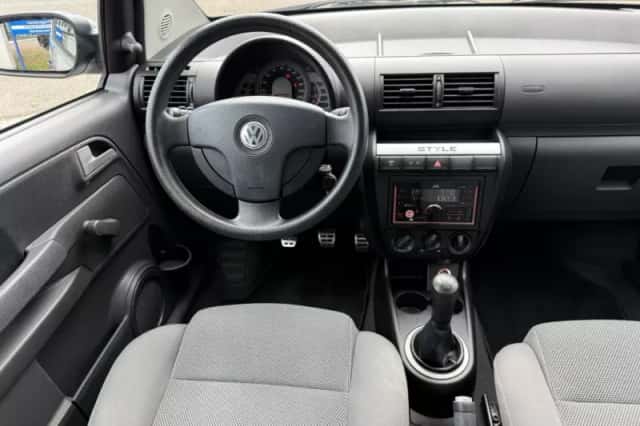 Volkswagen Fox (2011) thumbnail 2