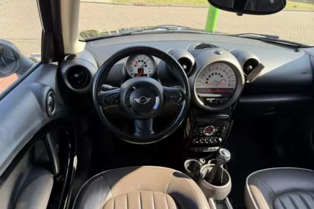 MINI Countryman (2011) thumbnail 2
