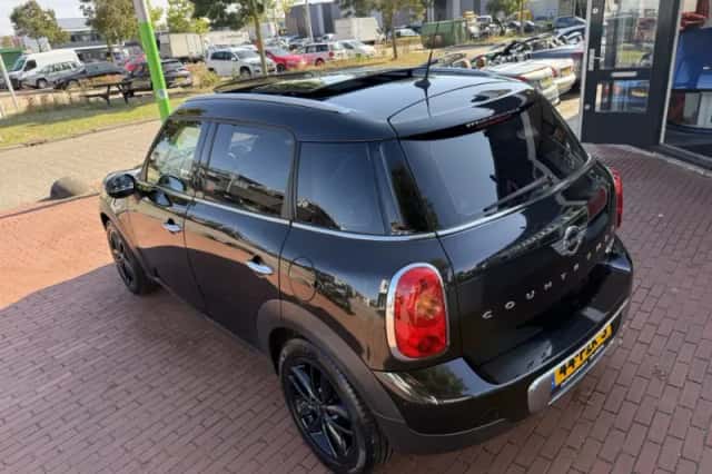 MINI Countryman (2011) thumbnail 3