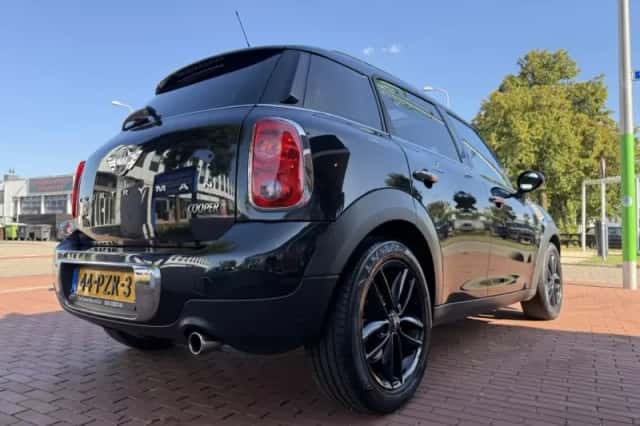 MINI Countryman (2011) thumbnail 4