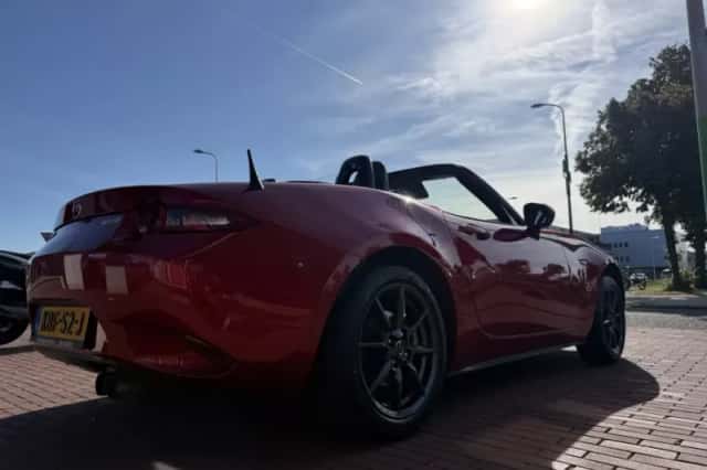 Mazda MX-5 (2017) thumbnail 4