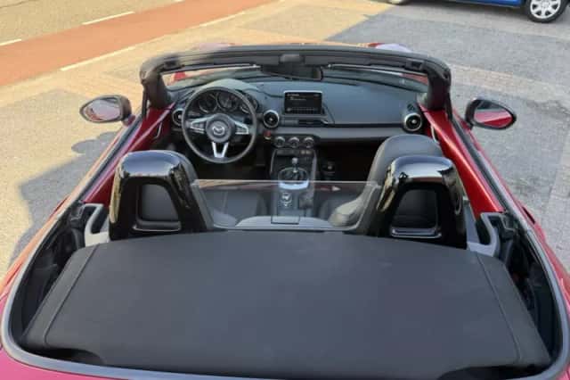Mazda MX-5 (2017) thumbnail 5