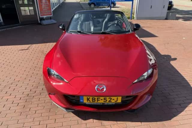 Mazda MX-5 (2017) thumbnail 6