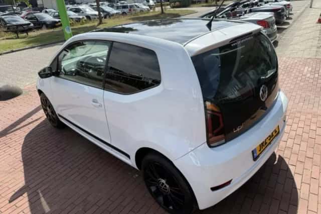 Volkswagen Up! (2021) thumbnail 3