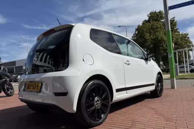Volkswagen Up! (2021) thumbnail 4