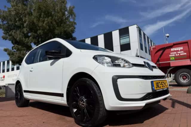 Volkswagen Up! (2021) thumbnail 5