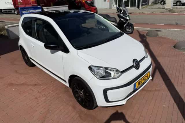 Volkswagen Up! (2021) thumbnail 6