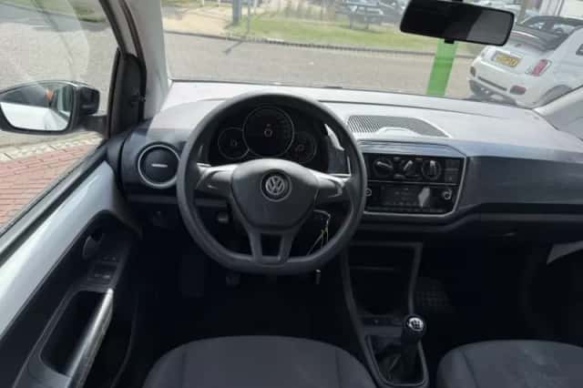 Volkswagen Up! (2017) thumbnail 2