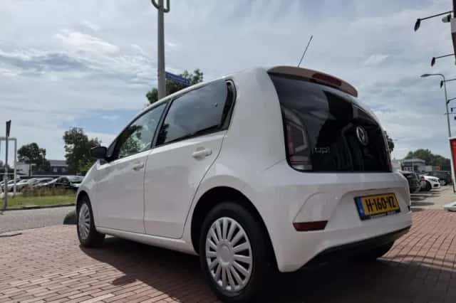 Volkswagen Up! (2017) thumbnail 3