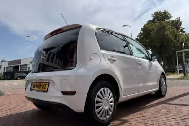 Volkswagen Up! (2017) thumbnail 4