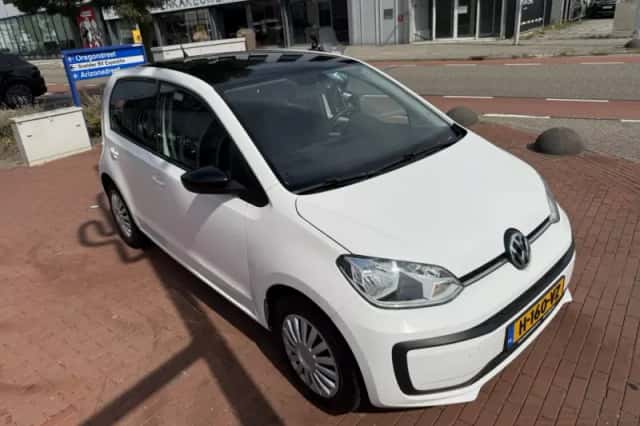 Volkswagen Up! (2017) thumbnail 6