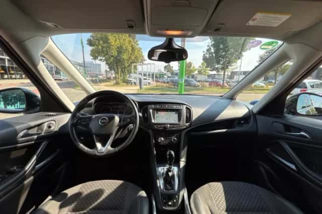 Opel Zafira (2018) thumbnail 2