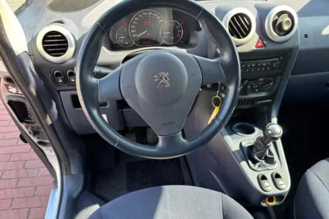 Peugeot 1007 (2006) thumbnail 2