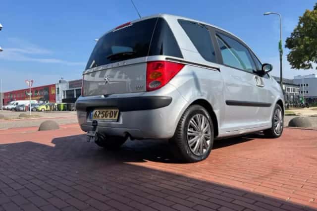 Peugeot 1007 (2006) thumbnail 4