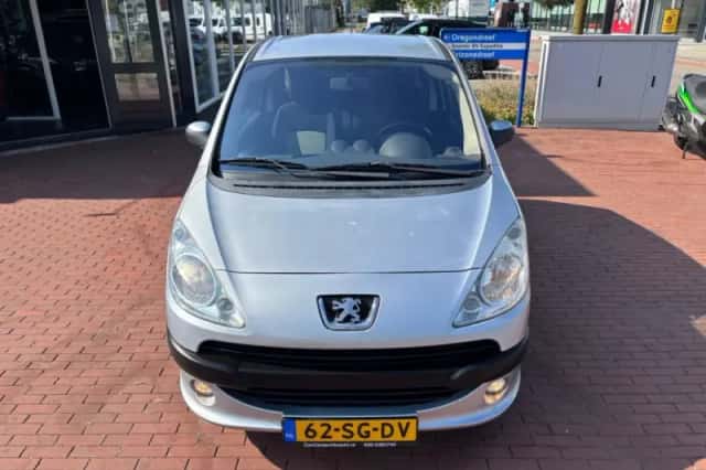 Peugeot 1007 (2006) thumbnail 5