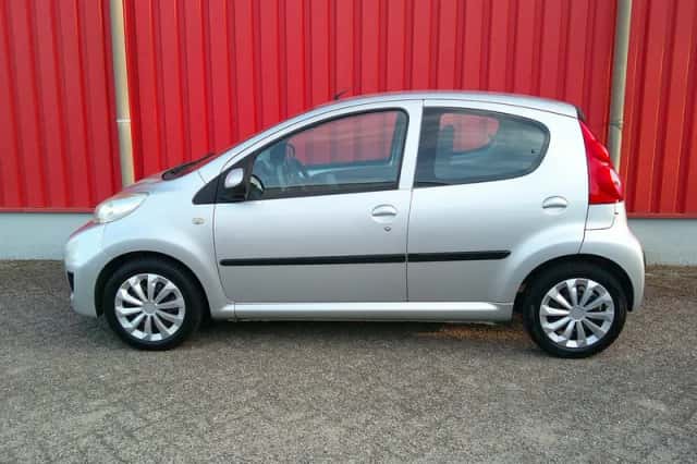 Peugeot 107 (2010) thumbnail 2