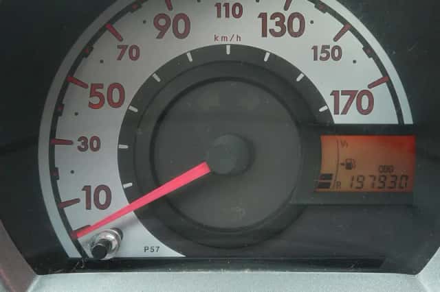 Peugeot 107 (2010) thumbnail 3