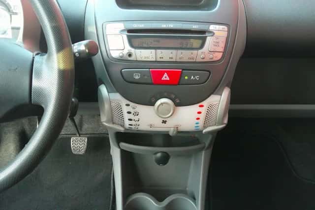 Peugeot 107 (2010) thumbnail 4